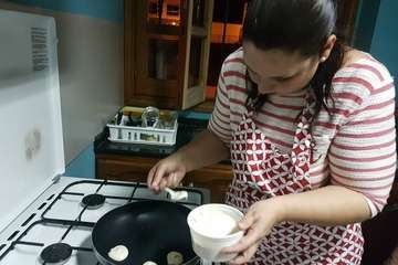 Taller de platos navideños en la AV Cristo de Telde (Foto TA)