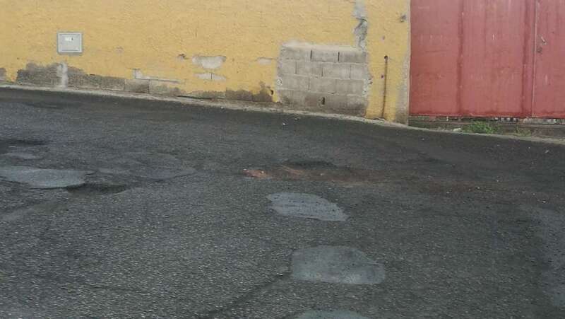 Baches en la calle de Bencomo (Foto TA)