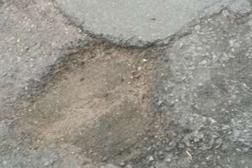 La calle de Bencomo, entre el Caracol y Pedro Paso, más baches imposible (Foto TA)