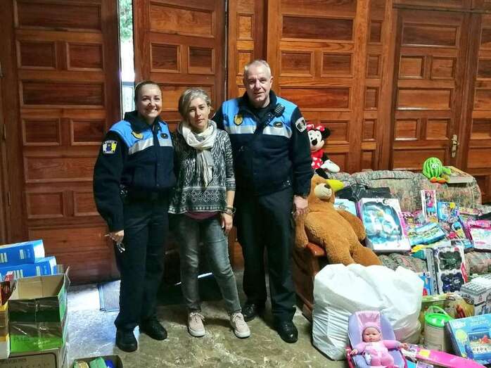 Imagen de la entrega de juguetes en el CAI de Santa Rosalía (Foto TA)