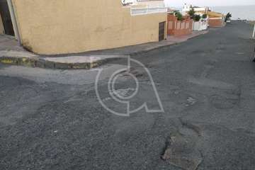  Playa del Hombre clama a los Reyes Magos el rebacheo de una de sus calles (Foto TA)
