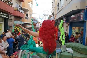 La Cabalgata Real recorre la zona comercial de Los Llanos de Telde (Foto Antonio Alí y Francisco Javier Santana)