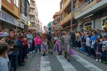 La Cabalgata Real recorre la zona comercial de Los Llanos de Telde (Foto Antonio Alí y Francisco Javier Santana)