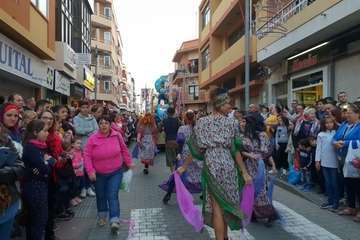 La Cabalgata Real recorre la zona comercial de Los Llanos de Telde (Foto Antonio Alí y Francisco Javier Santana)