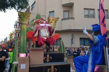 La Cabalgata Real recorre la zona comercial de Los Llanos de Telde (Foto Antonio Alí y Francisco Javier Santana)