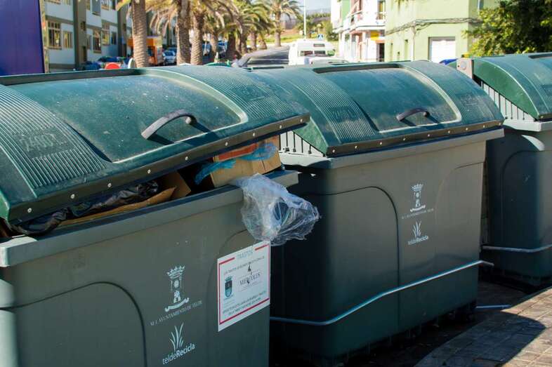 Los vecinos piden una mayor atención de los servicios de limpieza (Foto Antonio Rico)
