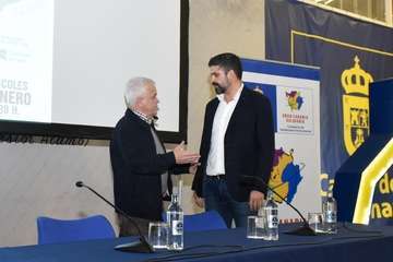 El Patio del Cabildo de Gran Canaria acogió esta tarde noche la proyección del desgarrador documental El naufragio. 30 años de memoria sumergida (Foto TA)
