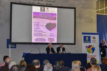 El Patio del Cabildo de Gran Canaria acogió esta tarde noche la proyección del desgarrador documental El naufragio. 30 años de memoria sumergida (Foto TA)