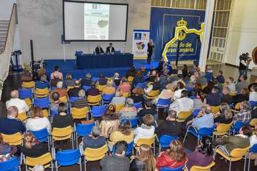 El Patio del Cabildo de Gran Canaria acogió esta tarde noche la proyección del desgarrador documental El naufragio. 30 años de memoria sumergida (Foto TA)