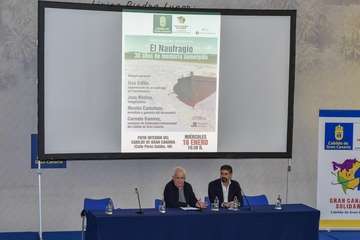 El Patio del Cabildo de Gran Canaria acogió esta tarde noche la proyección del desgarrador documental El naufragio. 30 años de memoria sumergida (Foto TA)