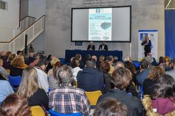 El Patio del Cabildo de Gran Canaria acogió esta tarde noche la proyección del desgarrador documental El naufragio. 30 años de memoria sumergida (Foto TA)