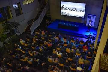 El Patio del Cabildo de Gran Canaria acogió esta tarde noche la proyección del desgarrador documental El naufragio. 30 años de memoria sumergida (Foto TA)