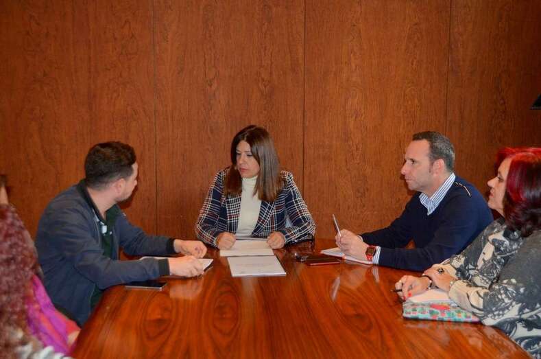 La representación vecinal, este jueves en la Alcaldía de Telde (Foto TA)