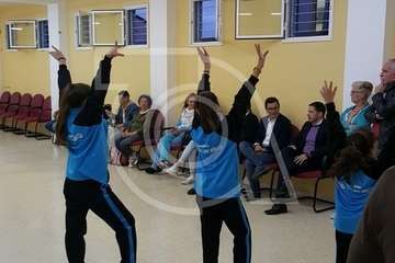 El vicepresidente del Gobierno visita a la comparsa Los Diamantes en Las Remudas (Foto TA)