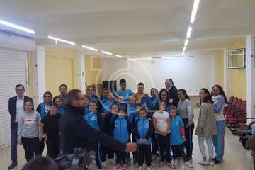 El vicepresidente del Gobierno visita a la comparsa Los Diamantes en Las Remudas (Foto TA)