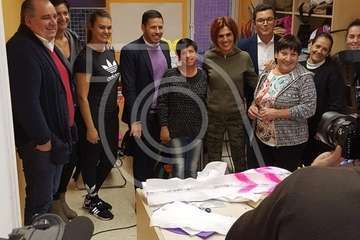 El vicepresidente del Gobierno visita a la comparsa Los Diamantes en Las Remudas (Foto TA)