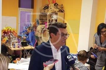 El vicepresidente del Gobierno visita a la comparsa Los Diamantes en Las Remudas (Foto TA)