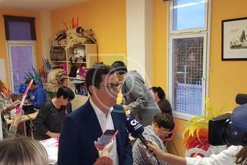 El vicepresidente del Gobierno visita a la comparsa Los Diamantes en Las Remudas (Foto TA)