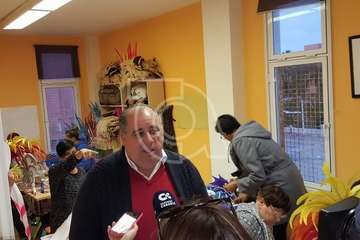 El vicepresidente del Gobierno visita a la comparsa Los Diamantes en Las Remudas (Foto TA)