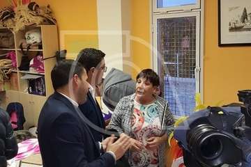 El vicepresidente del Gobierno visita a la comparsa Los Diamantes en Las Remudas (Foto TA)