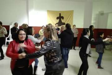 La procesión de las antorchas ilumina a Tara (Foto Carmelo Santana)