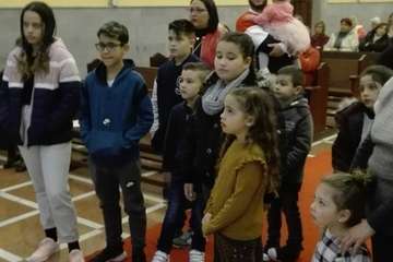 La procesión de las antorchas ilumina a Tara (Foto Carmelo Santana)