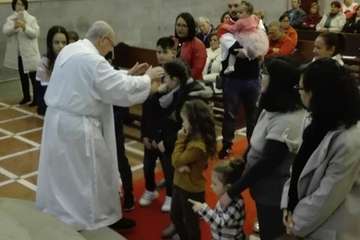 La procesión de las antorchas ilumina a Tara (Foto Carmelo Santana)