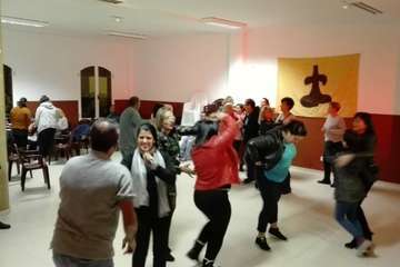 La procesión de las antorchas ilumina a Tara (Foto Carmelo Santana)