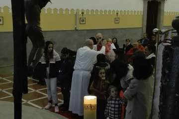 La procesión de las antorchas ilumina a Tara (Foto Carmelo Santana)