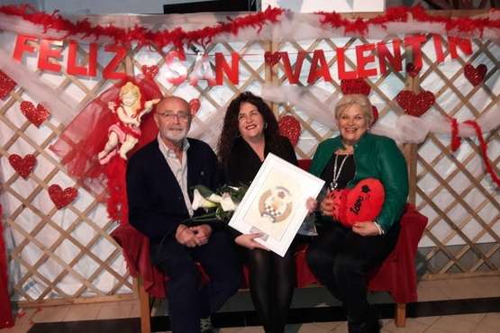 Fotocol para el Día de los Enamorados en El Casino de Telde y concierto de Los Sarantontones (Foto TA)