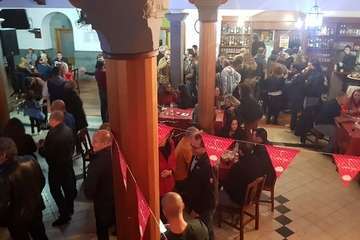 Fotocol para el Día de los Enamorados en El Casino de Telde y concierto de Los Sarantontones (Foto TA)