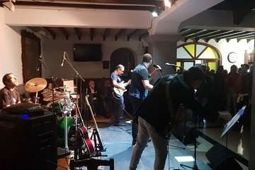 Fotocol para el Día de los Enamorados en El Casino de Telde y concierto de Los Sarantontones (Foto TA)