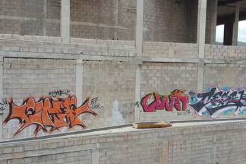 Estado de abandono del inacabado Palacio de la Cultura de Telde (Foto TA y Borja Suárez/C7)