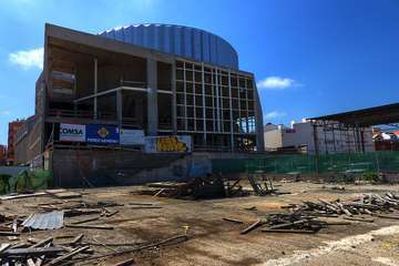 Estado de abandono del inacabado Palacio de la Cultura de Telde (Foto TA y Borja Suárez/C7)