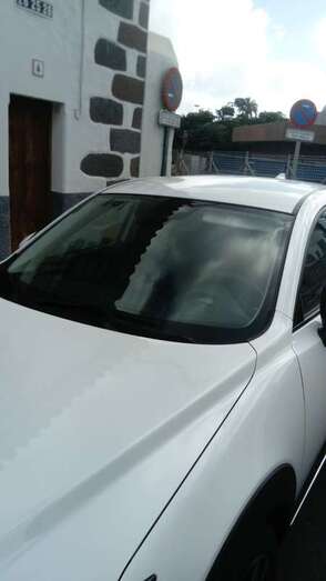 Vehículo aparcado en la calle sin autorización (Foto TA)