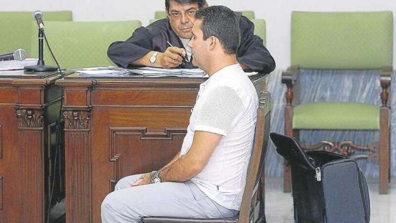 Juan Francisco Mejías durante una de las sesiones del juicio celebrado en octubre de 2010 por el asesinato de su mujer en Telde (Foto Canarias)