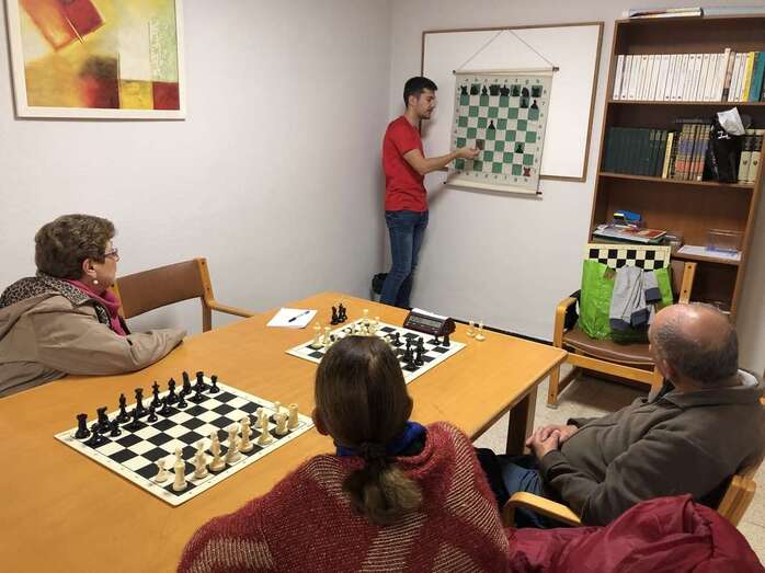 Las clases se imparten todos los martes de 16.30 a 17.30 horas (Foto TA)