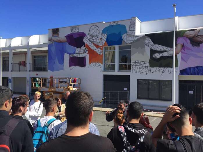 Matías Marrero explica los detalles de su proceso creativo a los jóvenes (Foto TA)