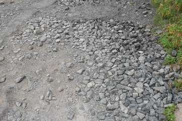 El Cubillo implora por la conexión a la red de saneamiento y el asfaltado de su acceso (Foto TA)