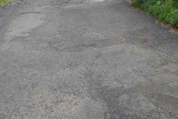 El Cubillo implora por la conexión a la red de saneamiento y el asfaltado de su acceso (Foto TA)