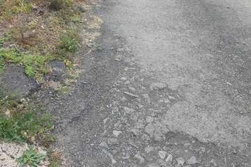 El Cubillo implora por la conexión a la red de saneamiento y el asfaltado de su acceso (Foto TA)