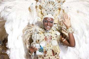 El diseñador teldense Nauzet Afonso vuela con éxito en el Carnaval capitalino (Foto TA)