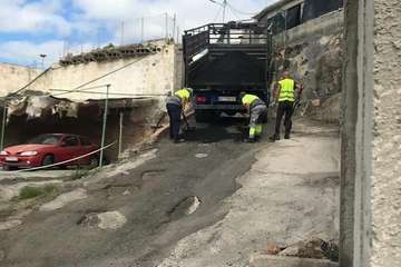 Malestar en La Solana por el mal acabado del rebacheo de la calle de Roble (Foto TA)