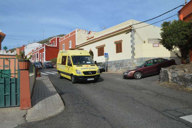Ambulancia del SUC en el lugar del crimen (Foto TA)