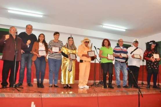 Festejos reconoce a las parrandas que colaboran con los bailes tradicionales de los barrios (Foto TA)