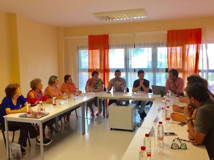 Imagen de archivo de la presentación del corredor paisajístico a los colectivos del Valle de los Nueve (Foto TA)