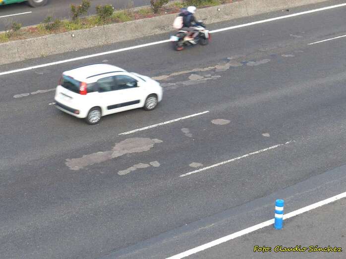 Imagen de uno de los parches en la GC-1 a su paso por Telde (Foto Claudio Sánchez)