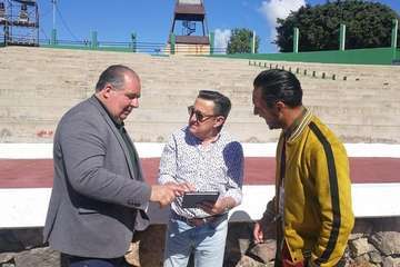 Todo listo en el parque de San Juan para la Gala Drag (Foto TA)