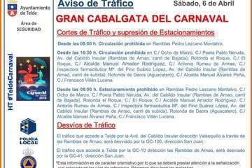 Una treintena de carrozas y grupos del carnaval participa este sábado en la cabalgata (Foto TA)