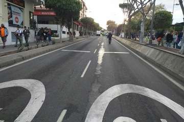 Labores de limpieza en las calles por la que pasó la Cabalgata del Carnaval (Foto TA)